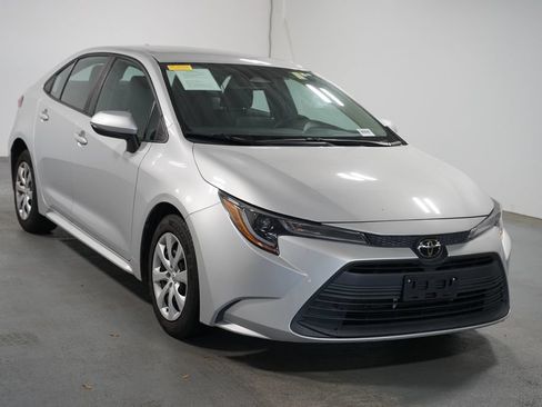 Used 2023 Toyota Corolla LE FWD image 3