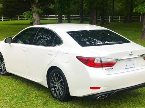 Used 2016 Lexus ES 350 w/ Luxury Package w/Wood Trim FWD image 4