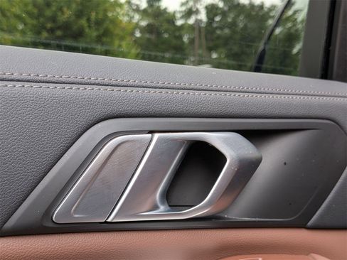 Used 2022 BMW X7 xDrive40i w/ Premium Package image 29