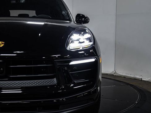 Certified 2025 Porsche Macan image 21