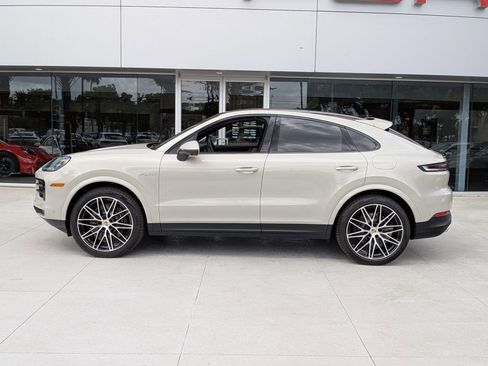 Certified 2026 Porsche Cayenne E-Hybrid Coupe AWD/4WD image 2