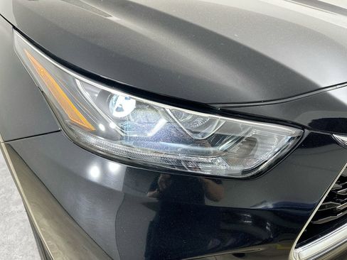 Used 2024 Toyota Highlander Platinum AWD/4WD image 9