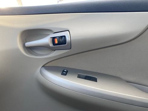 Used 2012 Toyota Corolla LE FWD image 23