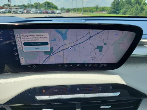 Used 2025 Buick Enclave Avenir w/ Super Cruise Package FWD image 17