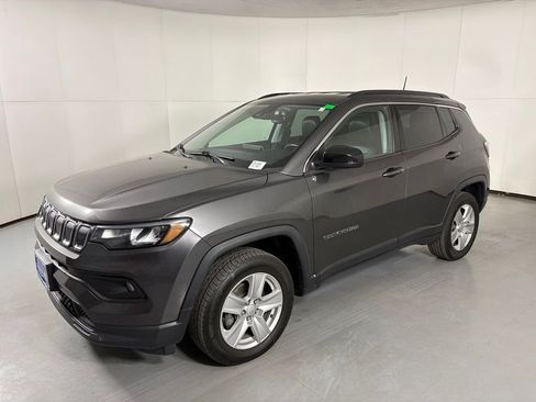 Used 2022 Jeep Compass Latitude w/ Convenience Group AWD/4WD image 4