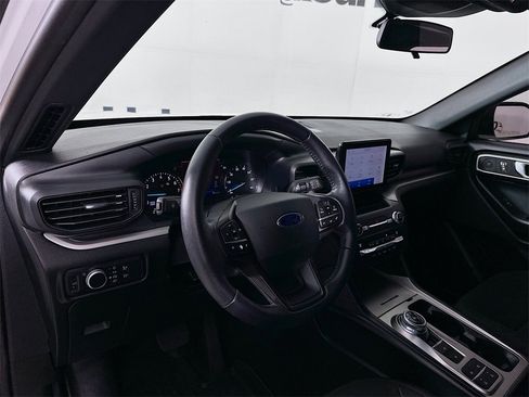 Used 2020 Ford Explorer XLT image 10