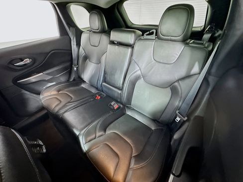 Used 2021 Jeep Cherokee Limited image 22