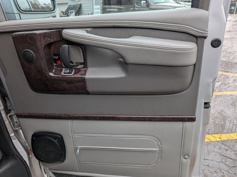 Used 2014 GMC Savana 1500 SLT image 31