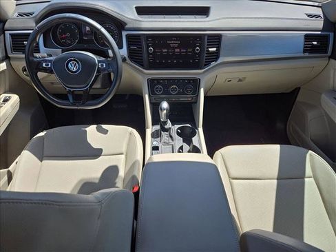 Used 2019 Volkswagen Atlas SE w/ Towing Package image 16