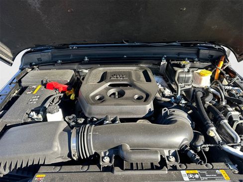 Used 2024 Jeep Wrangler Unlimited image 14