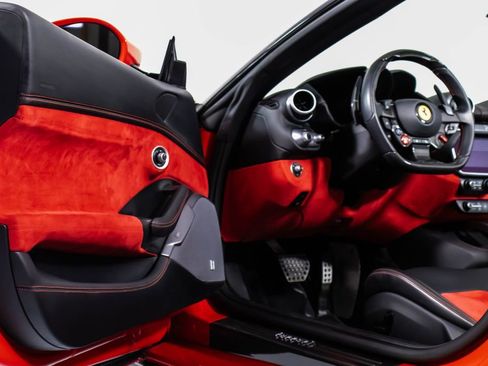 Certified 2019 Ferrari Portofino RWD image 34