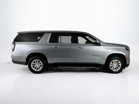 Used 2025 Chevrolet Suburban LT w/ Comfort Package RWD image 6