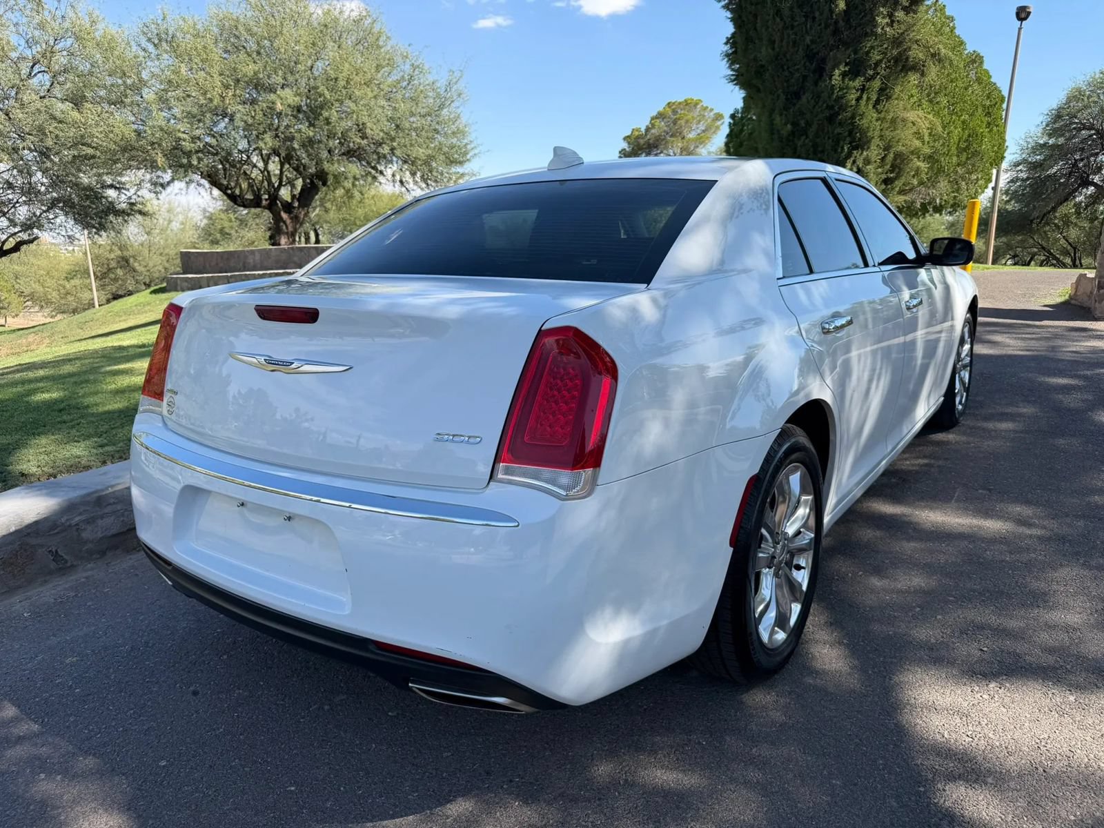Used 2019 Chrysler 300 Limited AWD/4WD image 5
