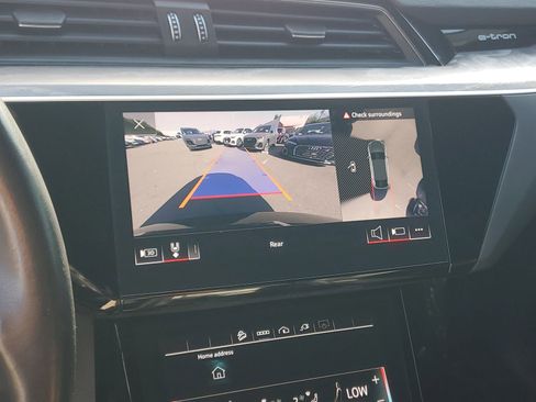 Used 2023 Audi e-tron Premium w/ Convenience Plus Package image 31