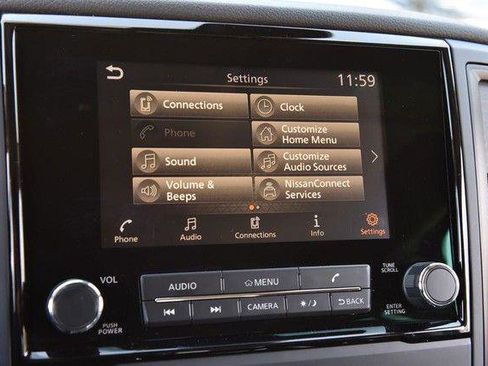 Used 2024 Nissan Titan SV w/ SV Convenience Package image 17