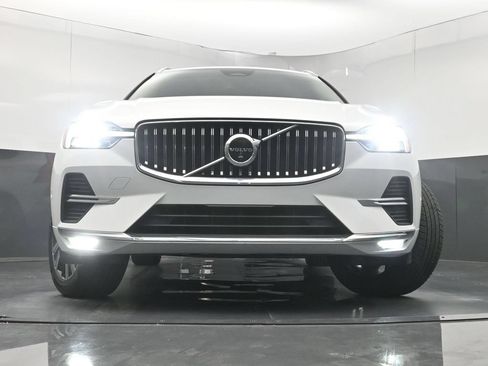Used 2023 Volvo XC60 B5 Plus FWD image 23