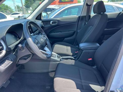 Used 2025 Hyundai Venue SEL FWD image 20