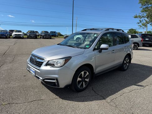Used 2018 Subaru Forester 2.5i Limited AWD/4WD image 2