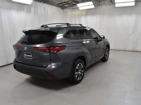 Used 2020 Toyota Highlander XLE image 5