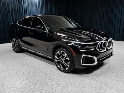 Used 2022 BMW X6 xDrive40i w/ Parking Assistance Package AWD/4WD image 3