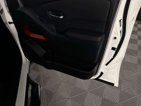 Used 2024 Nissan Frontier Pro-X image 29