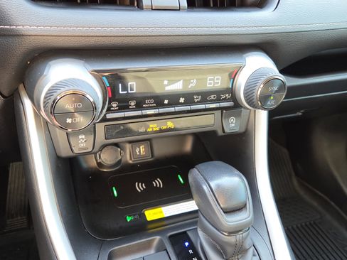 Certified 2025 Toyota RAV4 XLE image 29