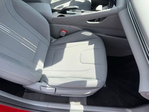 Used 2025 Hyundai Elantra Sport FWD image 46