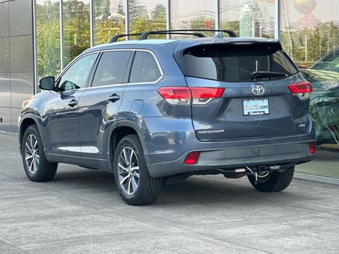 Used 2017 Toyota Highlander XLE FWD image 5