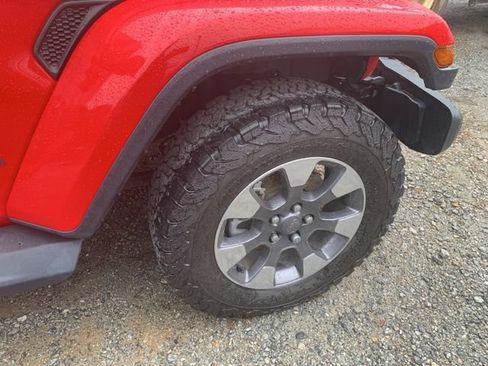 Used 2018 Jeep Wrangler Unlimited Sahara AWD/4WD image 9