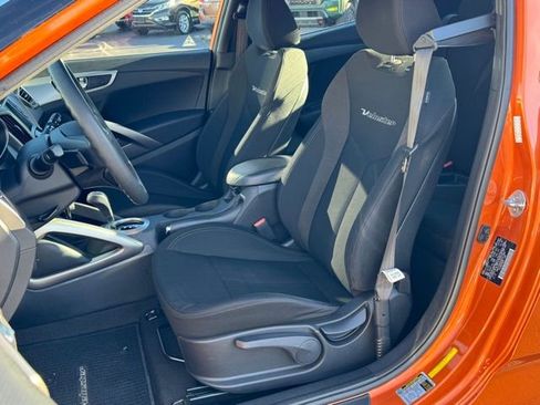 Used 2016 Hyundai Veloster Base image 14