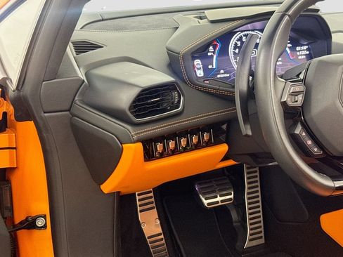 Used 2020 Lamborghini Huracan EVO RWD image 10