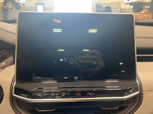 New 2025 Jeep Compass Limited w/ Sun & Sound Group image 12