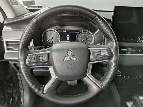 Used 2025 Mitsubishi Outlander SE AWD/4WD image 18