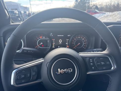 New 2025 Jeep Wrangler Unlimited Sahara AWD/4WD image 20