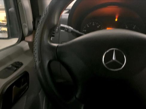 Used 2016 Mercedes-Benz Sprinter 2500 image 19