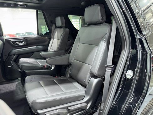 Used 2022 Chevrolet Tahoe Z71 w/ Luxury Package AWD/4WD image 5