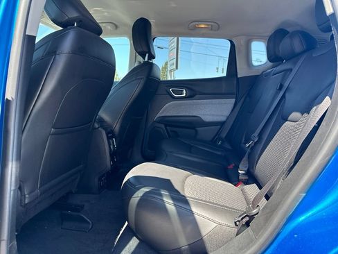 Used 2022 Jeep Compass Latitude w/ Convenience Group AWD/4WD image 18