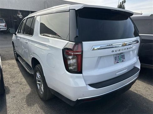 Used 2024 Chevrolet Suburban LT image 4