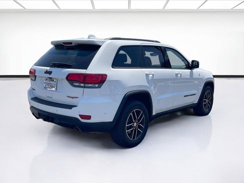 Used 2017 Jeep Grand Cherokee Trailhawk w/ Trailhawk Luxury Group AWD/4WD image 4