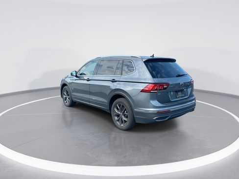 Used 2024 Volkswagen Tiguan SE FWD image 7