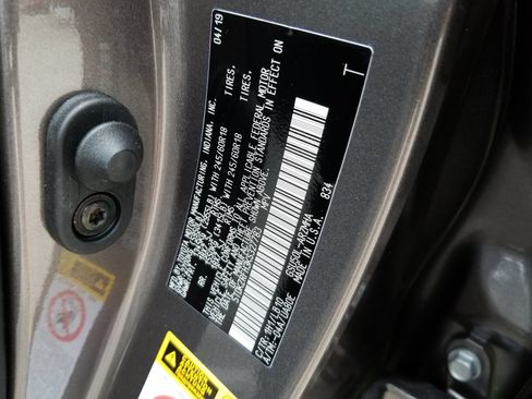 Used 2019 Toyota Highlander XLE FWD image 47