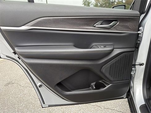 New 2025 Jeep Grand Cherokee L Limited image 21