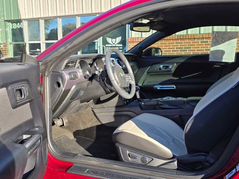 Used 2015 Ford Mustang GT image 9