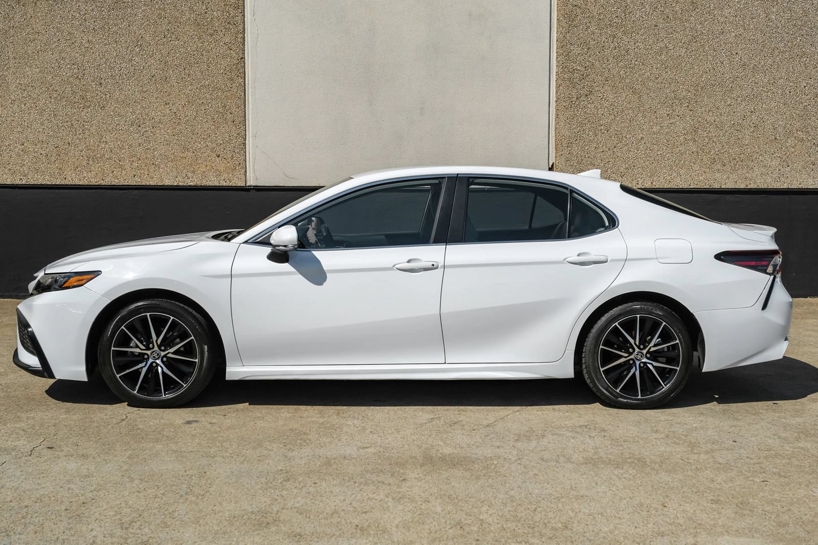 Used 2023 Toyota Camry SE FWD image 10