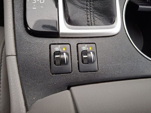 Used 2016 Toyota Highlander XLE image 24