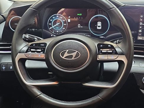 Used 2025 Hyundai Elantra SEL FWD image 14