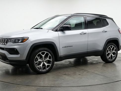Used 2025 Jeep Compass Limited image 3