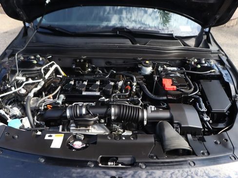 Used 2018 Honda Accord Sport image 11