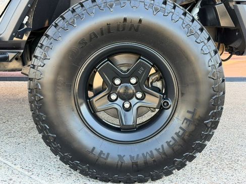Used 2018 Jeep Wrangler Unlimited Rubicon w/ Dual Top Group AWD/4WD image 37