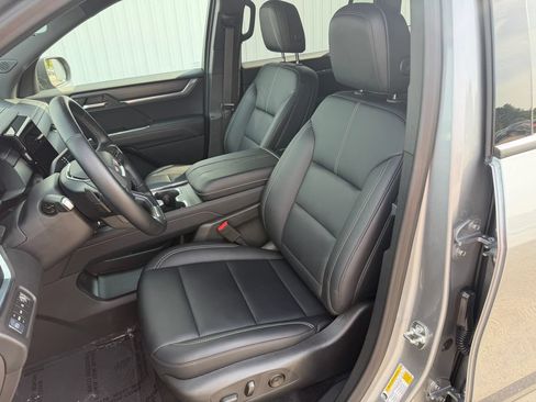 Used 2026 GMC Acadia Elevation w/ Elevation Premium Package AWD/4WD image 22